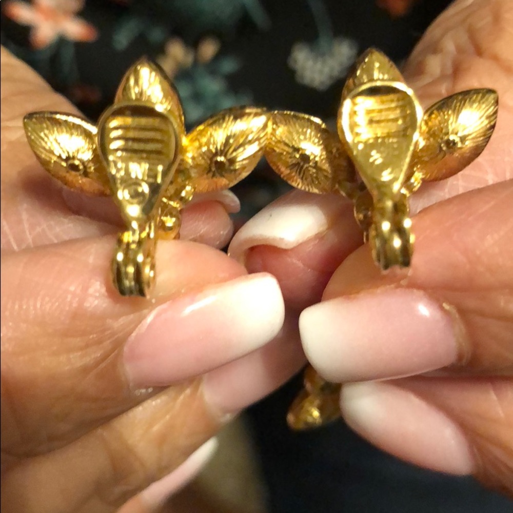 Clip on earring - Picture 3 of 3